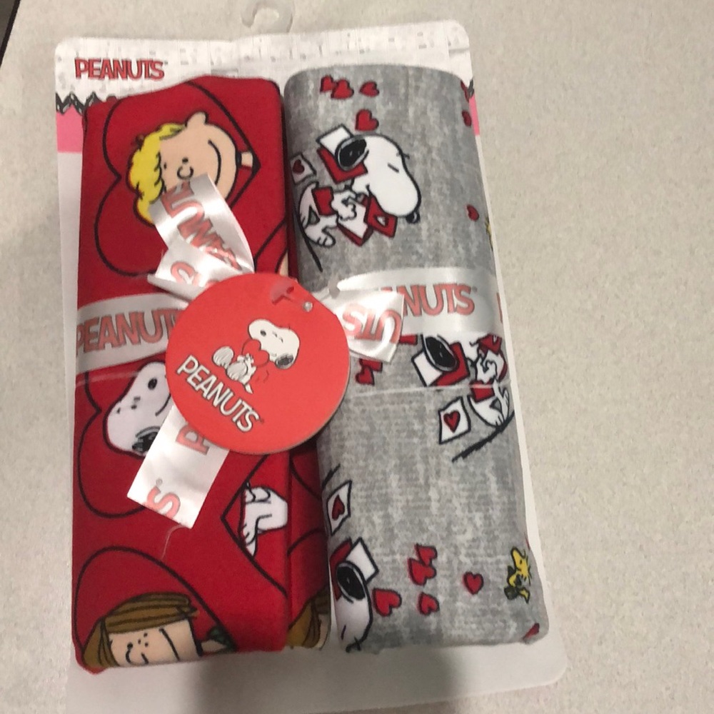 Peanuts valentines love Snoopy Hearts 2 pack baby swaddle blankets.